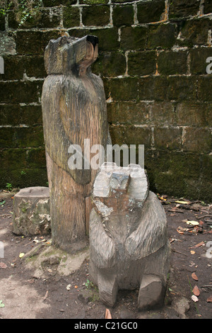 Tragen Sie Grube Skulpturen in Eastham Country Park, Wirral, Merseyside, Großbritannien Stockfoto