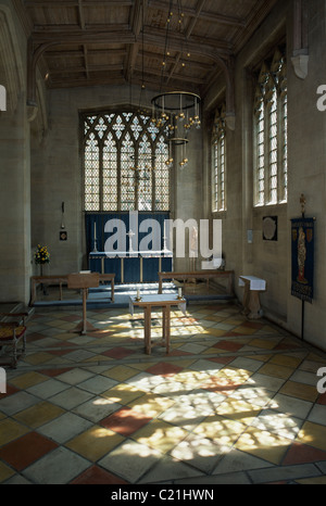 St Edmundsbury Kathedrale, Bury St Edmunds, Suffolk, England. Marienkapelle mit Spritzern von Licht aus Fenstern Stockfoto