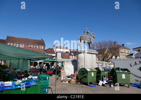 Müll vom Markt Händler Diensträume Statue am Stadtplatz Stockfoto