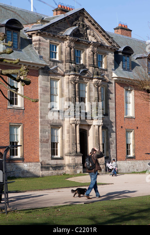 Vor dem Haus am Dunham Massey in Cheshire, England. © StockPix.eu Stockfoto