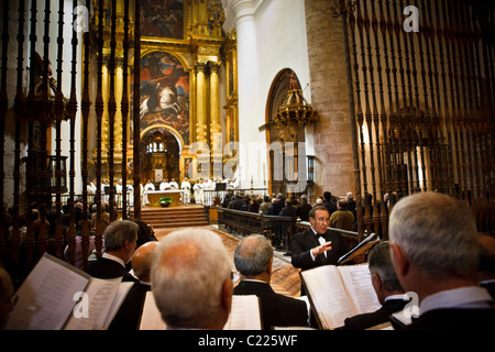 Konzert und Messe in der Kirche der Himmelfahrt in Yuso Kloster San Millán De La Cogolla, La Rioja, Spanien Stockfoto