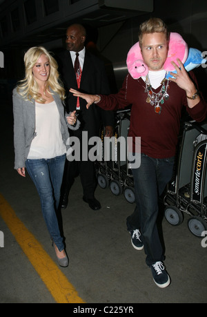 Heidi Montag und Spencer Pratt Ankunft am LAX Flughafen in Los Angeles, Kalifornien, USA - 01.10.09 / Stockfoto