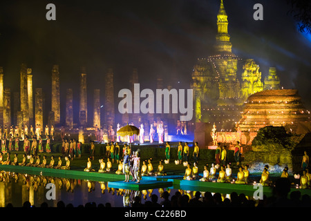 Ton- und Lichtshow am Wat Mahatat in der Sukhothai Historical Park.  Sukhothai, Sukhothai, Thailand Stockfoto