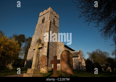 St. Martins Kirche in der Norfolk Stadt Overstrand steht vor Feuersteine. Stockfoto