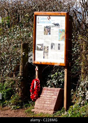 Denkmal für Canberra-Bomber Absturz im Jahr 1961 auf The Grand Western Canal, Tiverton, Devon, UK Stockfoto