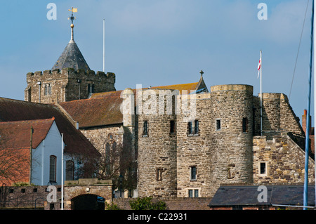 Roggen-Burg und Str. Marys Kirche Roggen East Sussex England Stockfoto