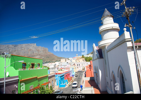 Chiappini Straße mit Moschee Shafee rechts im Bo Kaap - Kapstadt Stockfoto