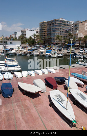 Segelschiffe in touristischen Hafen es Arenal Playa de Palma Stockfoto