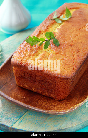 hausgemachten Kuchen auf der Holzplatte Stockfoto