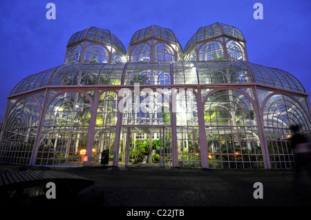 Gewächshaus im Botanischen Garten von Curitiba in der Abenddämmerung 'Jardim Botânico Fanchette Rischbieter', Paraná, Brasilien Stockfoto