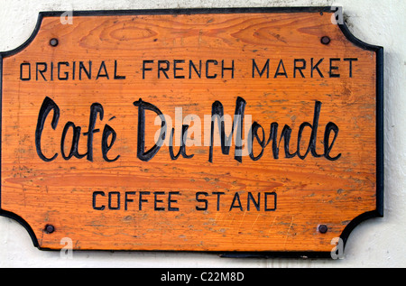 Cafe Du Monde im French Quarter von New Orleans, Louisiana, USA. Stockfoto