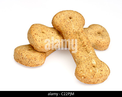 Haufen von Knochen-Form Hundekuchen, isoliert auf weißem Hintergrund Stockfoto