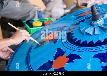 Sonnenschirm-Making an Bo Sang, auch bekannt als das "Dach-Dorf". Chiang Mai, Chiang Mai, Thailand Stockfoto