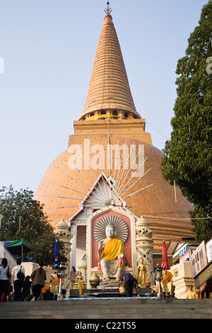Der 127 m hohen Phra Pathom Chedi - der höchste buddhistische Monument der Welt. Nakhon Pathom, Nakhon Pathom, Thailand Stockfoto