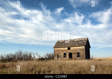 Einem verlassenen alten ländlichen Bauernhaus in Alberta, Kanada Stockfoto