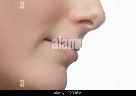 Teil von einem jungen Womans Gesicht zeigt ihre Lippen und Nase Stockfoto