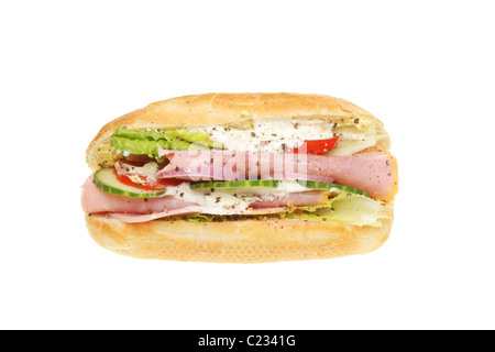 Schinken und Salat gefüllte Baguette Brötchen, isoliert auf weiss Stockfoto