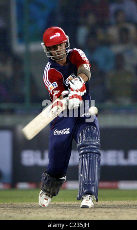 Owais Alam Shah von Delhi Daredevils spielt einen Schuss in die Championship League Twenty20 Airtel Spiel Delhi Daredevils v Stockfoto