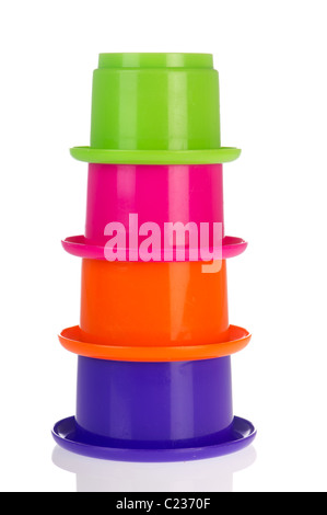 bunte Plastikspielzeug Turm isoliert auf weißem Hintergrund Stockfoto