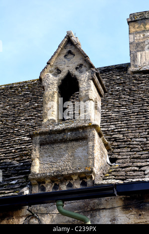 Alte Glocke Turm auf die Armenhäuser, Burford, Oxfordshire, England, UK Stockfoto