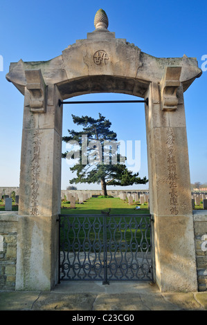 Eingangstor des ersten Weltkrieges ein Friedhof der chinesischen WWI Arbeiter in Noyelles-Sur-Mer, der Baie de Somme, Picardie, Frankreich Stockfoto