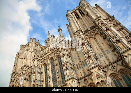 Detail der Fassade der Kathedrale von Wells, Wells, Somerset, England. Stockfoto