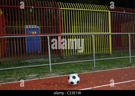 Die Auswärtsfans Gehäuse an Miejski Klub Sportowy Znicz Pruszkow in Polen Pruszkow, Polen - Oktober 2009 ** nicht verfügbar für Stockfoto