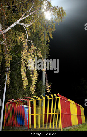 Die Auswärtsfans Gehäuse an Miejski Klub Sportowy Znicz Pruszkow in Polen Pruszkow, Polen - Oktober 2009 ** nicht verfügbar für Stockfoto