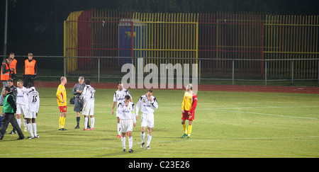 Die Auswärtsfans Gehäuse an Miejski Klub Sportowy Znicz Pruszkow in Polen Pruszkow, Polen - Oktober 2009 ** nicht verfügbar für Stockfoto