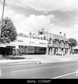 Außenansicht einer Mobilgas-Tankstelle im Osterley Park, London in diesem historischen Bild von J Allan Cash aus den 1950er Jahren. Stockfoto