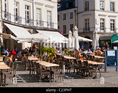 Pavement Cafe in Place Gambetta, Vannes, Morbihan, Bretagne, Frankreich, Europa Stockfoto