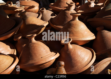 Terrakotta-Tajine zu verkaufen, Marokko Stockfoto