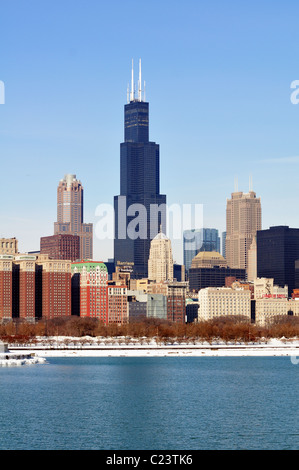 Schnee dominiert die Stadt am Seeufer nach einem Winter Blizzard, die auf den Bereich Chicago, Illinois, USA über 20 Zoll Schnee abgelagert. Stockfoto