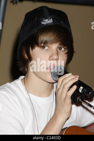 Justin Bieber kanadische Sänger Justin Bieber Private Performance für KLUC Radio im Hard Rock Cafe. Las Vegas, Nevada- Stockfoto