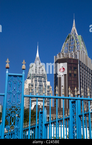 Der RSA Battle House Tower und dem Renaissance Riverview Plaza Hotel in der Innenstadt von Mobile, Alabama, USA. Stockfoto