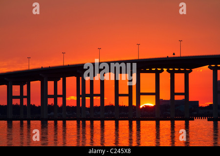 Biloxi Bay Bridge führt US Route 90 über Biloxi Bucht zwischen Biloxi und Ocean Springs, Mississippi, Vereinigte Staaten. Stockfoto