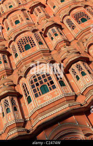 Detail der Hawa Mahal, auch bekannt als der Palast der Winde in Jaipur, Indien Stockfoto