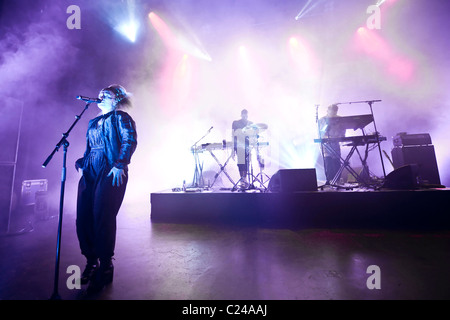 Norwegische elektronische Musik Duo Röyksopp durchführen live im Shepherds Bush Empire mit special Guest Robyn London, England- Stockfoto