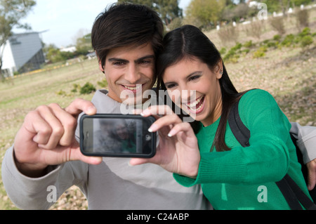 Aufnahme mit Handy Studenten Stockfoto