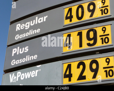 Shell-Tankstelle Zeichen zeigt Benzinpreise über 594 pro Gallone, San Francisco, Kalifornien, 2011 Stockfoto