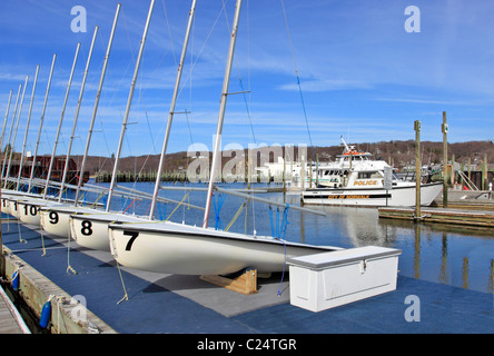 Boote vor Anker für den Winter, Port Jefferson, Long Island NY Stockfoto