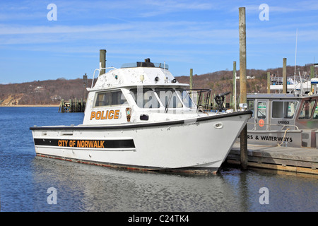 Stadt von Norwalk, CT Polizeiboot im Hafen von Port Jefferson, Long Island NY angedockt Stockfoto