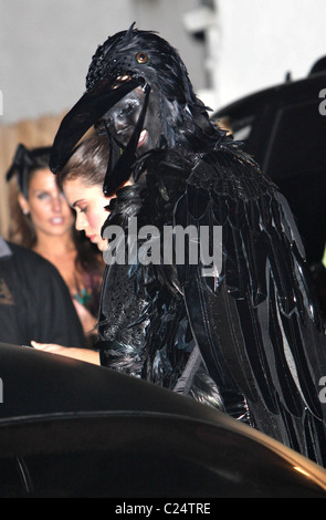 Heidi Klum ihre Halloween-Party angekommen gekleidet wie ein Rabe, Voyeur Nachtclub in West Hollywood Los Angeles statt, Stockfoto