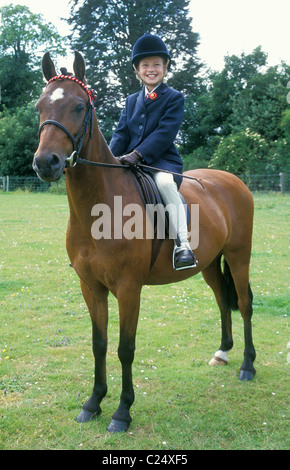 junges Mädchen auf Meister pony Stockfoto