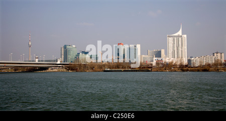 Wien - Uno-City und Donau Stockfoto