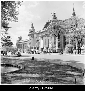 1950s, Vorderseite des Grand Palais des Champs-Elysees, einem historischen Gebäude und Ausstellungshalle an der Avenue Winston-Churchill, Paris, Frankreich. Stockfoto