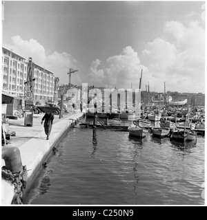 1950s, historische Ansicht des alten Hafens von Marseille, Frankreich, einer antiken Siedlung und der ältesten Stadt Frankreichs, gegründet um 600 v. Chr. von den Griechen Stockfoto