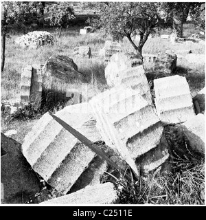 Griechenland der 1950er Jahre. Blick auf die Ruinen des Zeus-Tempel von Olympia. Stockfoto