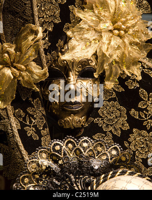 Venedig - Maske vom Karneval in schwarz und gold Stockfoto