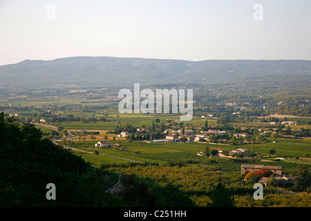 Landschaft im Bereich Luberon Hills, Vaucluse, Provence, Frankreich. Stockfoto